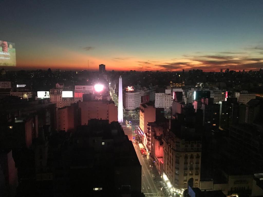 Que Mejor Vista Del Obelisco Piso A La Calle Corrientes بوينس آيرس المظهر الخارجي الصورة